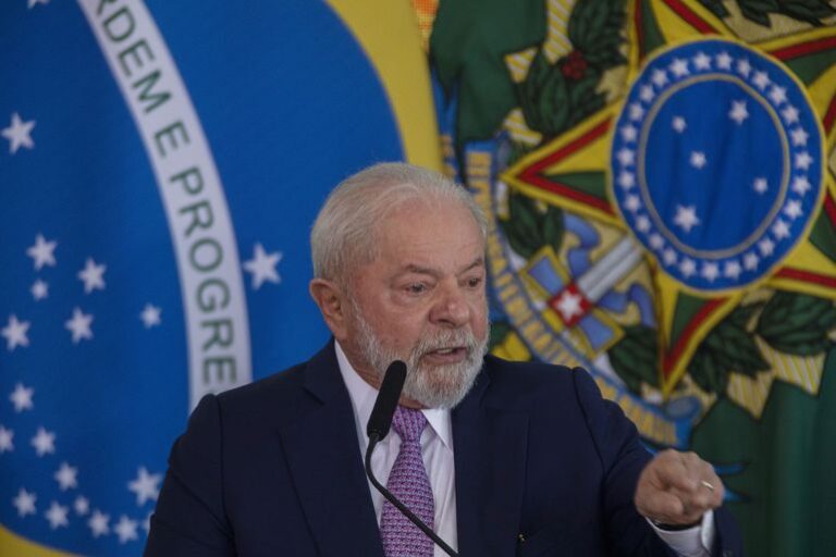 Lula diz que equipe de governo não é clube ou grupo de amigos