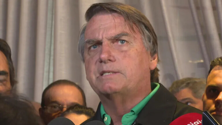 Bolsonaro comenta decisão do TSE: “Uma facada nas costas”