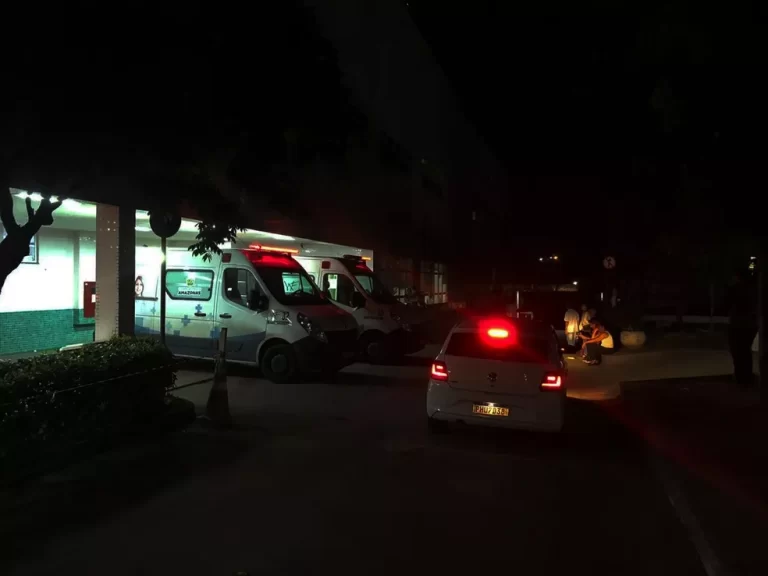 Homem é torturado, baleado nas pernas e jogado no meio da rua em Manaus