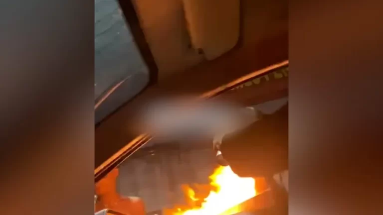 VÍDEO: Homem incendeia cabelo de garota de programa e ri da cena