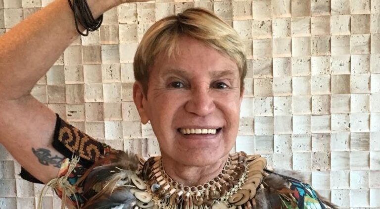Vídeo: Boi Garantido homenageia Zezinho Corrêa, e arena enlouquece