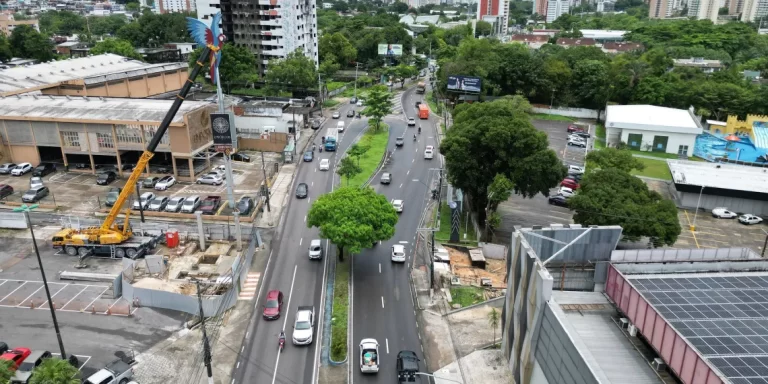 Prefeitura inicia obras na avenida Ephigênio Salles após afundamento de parte da via