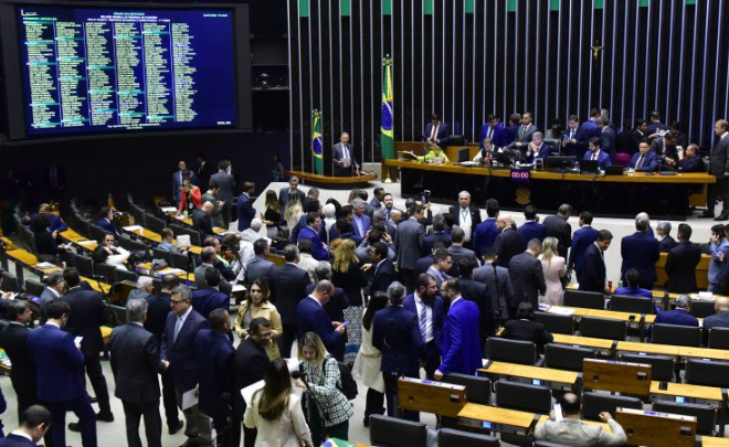 Câmara aprova texto-base da reforma tributária em primeiro turno