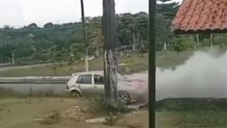 VÍDEO: Carro tem princípio de incêndio na zona  Norte de Manaus
