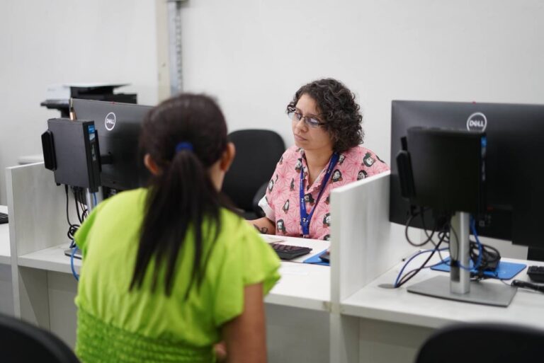 Mais de 80 vagas de emprego são ofertadas nesta segunda-feira, no AM 