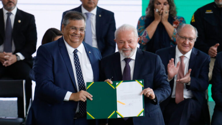 Lula lança pacote de R$ 2 bilhões para fortalecer segurança na Amazônia