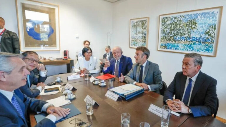 Lula e Macron defendem fim das sanções à Venezuela se país fizer eleições livres