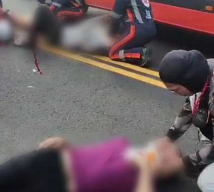 VÍDEO: Jovens em motocicleta sofrem acidente em avenida de Manaus