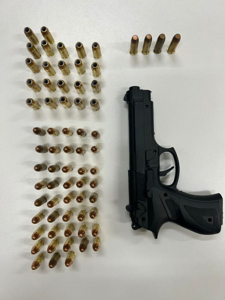 Adolescente é apreendida com munições e arma falsa em escola de Manaus 
