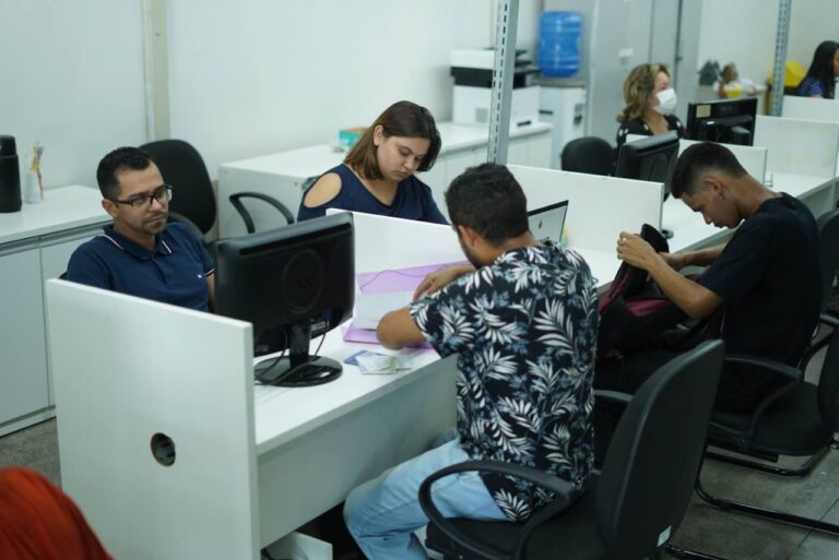 Eletrotécnico, pedreiro e mais; confira as vagas de emprego desta sexta-feira no AM 