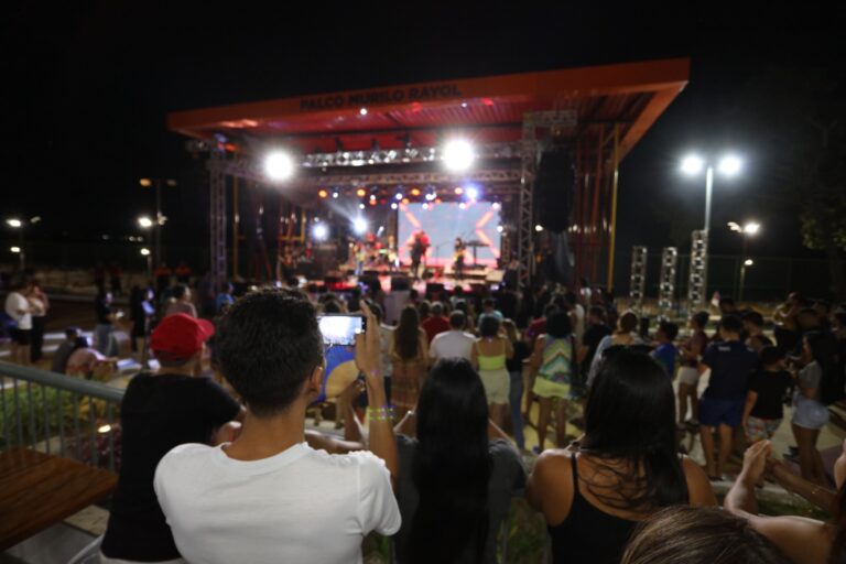 Casa de Praia Zezinho Corrêa recebe banda de pagode manauara 