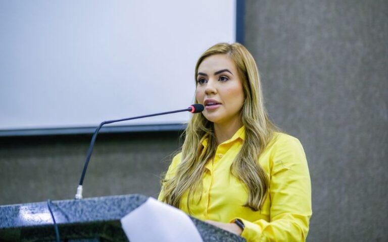 PL de Débora Menezes que proibia ridicularização de religião cristã é vetado por Wilson Lima; entenda motivo
