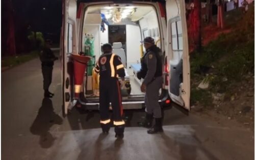 Homem é perseguido e baleado com 9 tiros no meio da rua, em Manaus
