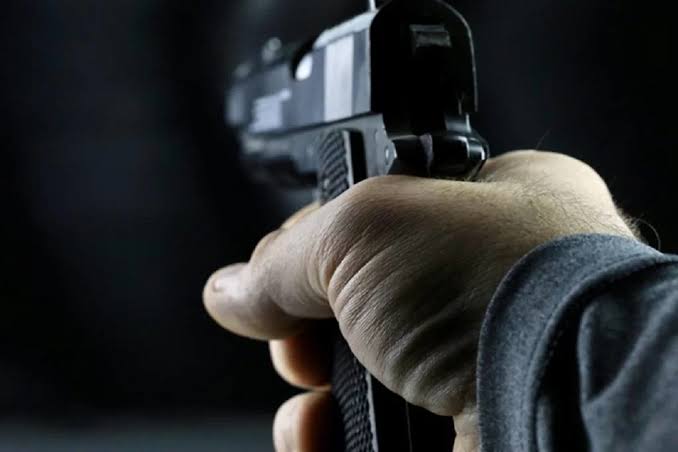 Ajudante de caminhão morre com três tiros na cabeça em Manaus