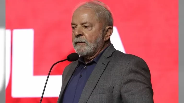 Lula passa por cirurgia no quadril