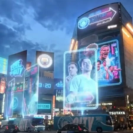 VÍDEO: No Japão, ônibus do Manchester City projeta hologramas pelas ruas e surpreende a web