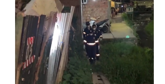 Corpo de homem é encontrado amarrado, com várias marcas de tiros e bilhete, em Manaus