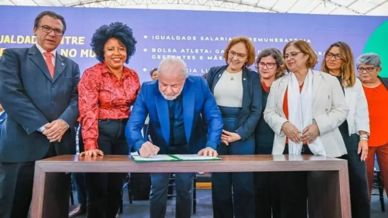 Lula sanciona Lei que determina igualdade salarial entre homens e mulheres