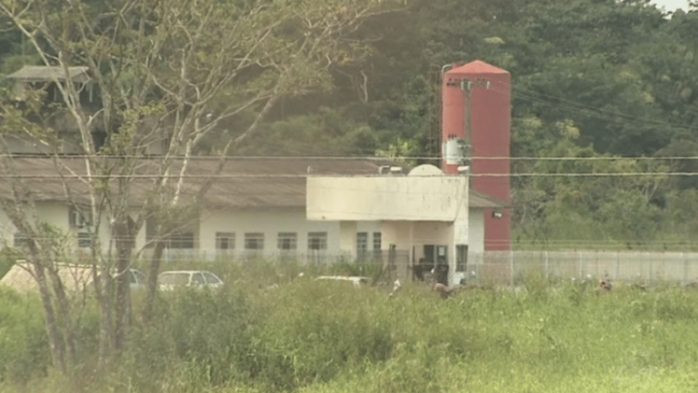 Rebelião em presídio no Acre continua sem acordo após 20 horas