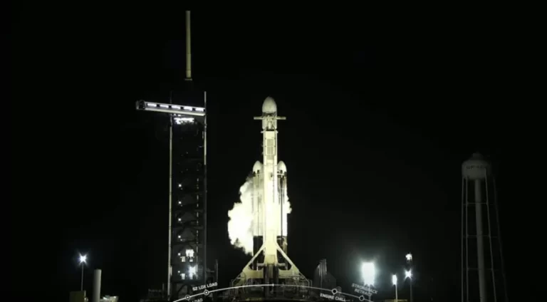 VÍDEO: Maior satélite de comunicações do mundo é lançado ao espaço