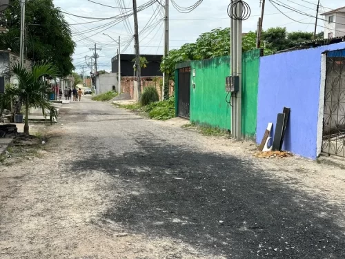 Bandidos invadem casa e matam homem na frente de namorada, em Manaus