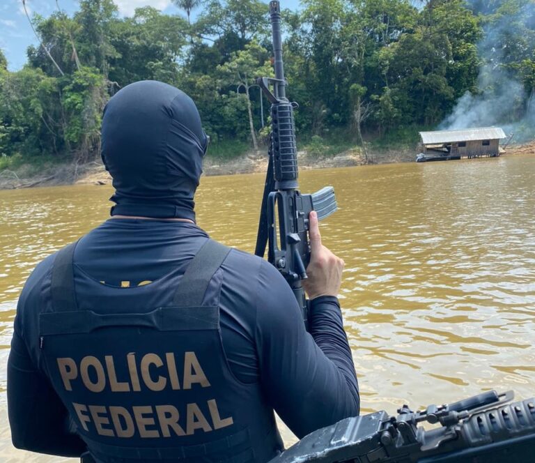 VÍDEOS: PF destrói 39 dragas e causa prejuízo de R$ 26 milhões ao garimpo ilegal