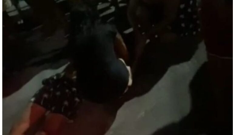 VÍDEO: Encurralado por dupla em motocicleta, jovem é ‘crivado de bala’, em Manaus