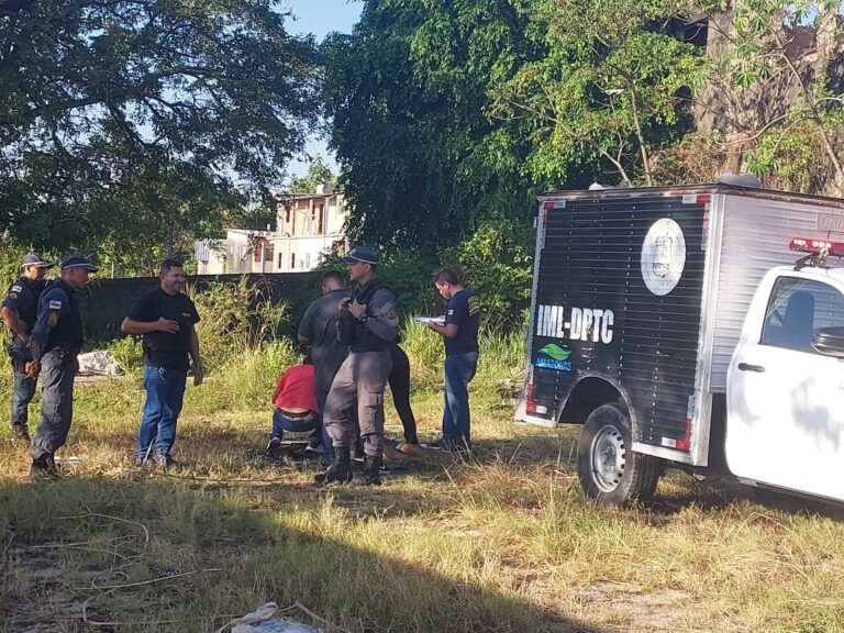 VÍDEO: Corpo de homem é encontrado em terreno abandonado no bairro Cachoeira