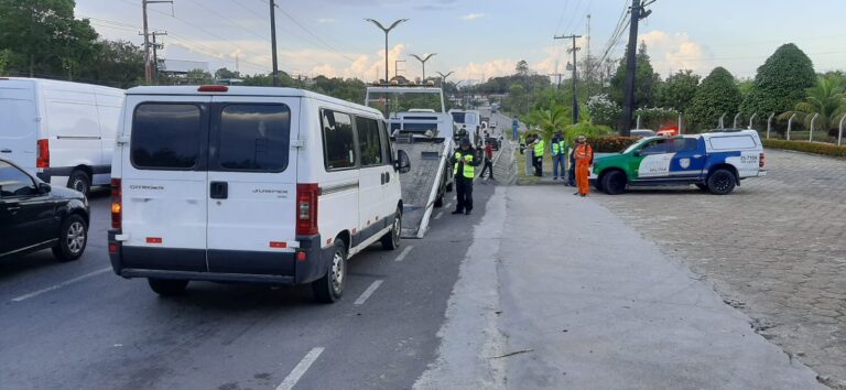 Operação apreende veículos de transporte irregular em Manaus