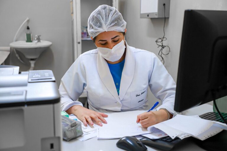 Reajuste salarial de 4,5% aos servidores da saúde é aprovado pela CMM