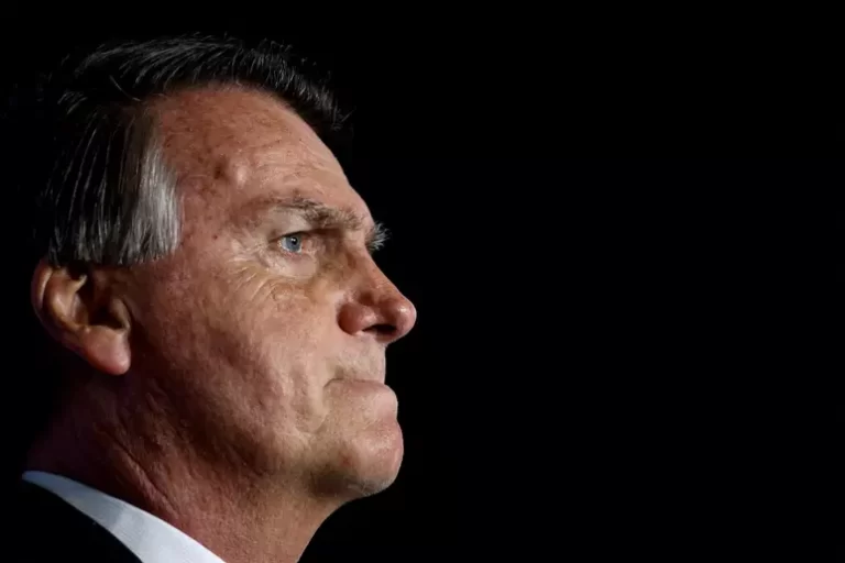 Bolsonaro entrega extratos bancários ao STF após quebra de sigilo