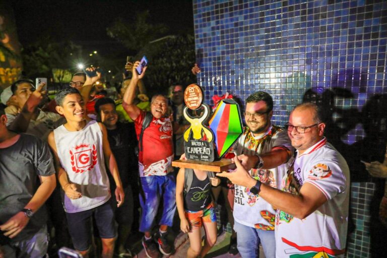 Bois Corre Campo e Brilhante são campeões do Festival Folclórico do Amazonas