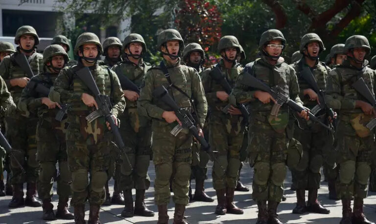 Governo apresenta PEC para impedir militares de disputarem eleições