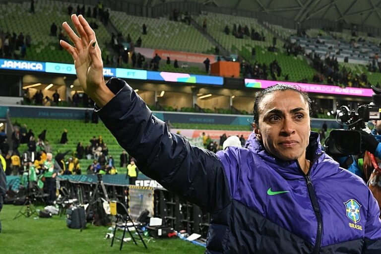 Emocionada, Marta confirma seu adeus a Copas do Mundo: “Fim da linha pra mim”