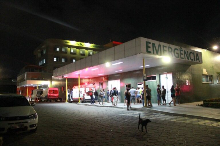 Homem é surpreendido e baleado enquanto andava na rua, em Manaus