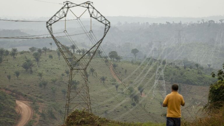 Apagão geral deixa ao menos 15 estados sem energia nesta terça (15)