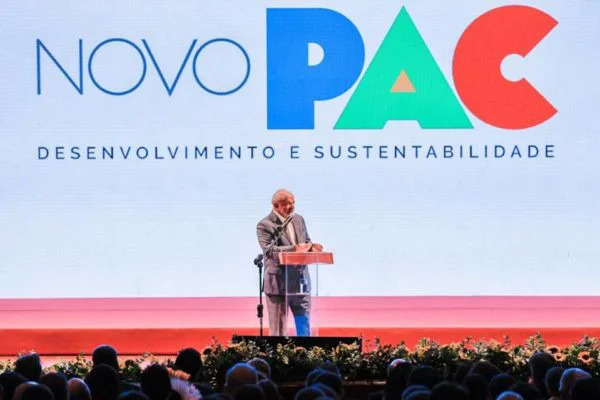 Lula lança "novo PAC" com expectativa de gerar 4 milhões de empregos