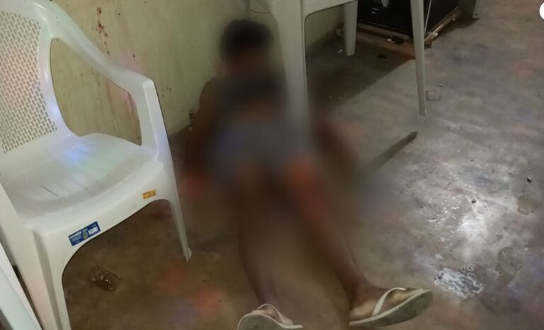 Pistoleiros executam homem com 14 tiros em bar e deixam dois feridos, em Manaus