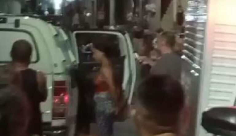 VÍDEOS: Mulher mata marido a facadas após ser espancada, em Manaus