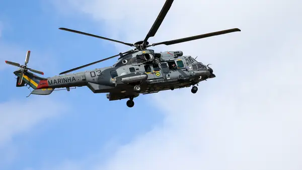 VÍDEO: helicóptero da Marinha cai e duas pessoas morrem em GO