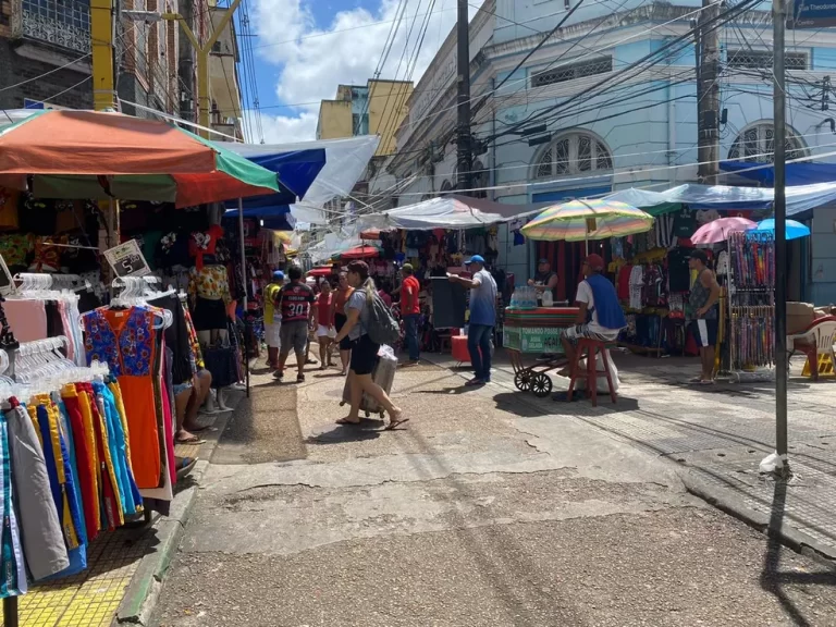 Veja o horário de funcionamento do comércio no feriado da Pátria em Manaus