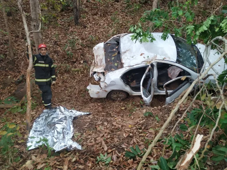 Uma pessoa morre e duas ficam feridas após carro capotar, no Tocantins
