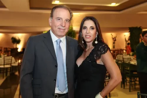 Bilionário brasileiro, mulher e cachorro são encontrados mortos em casa em Guarujá