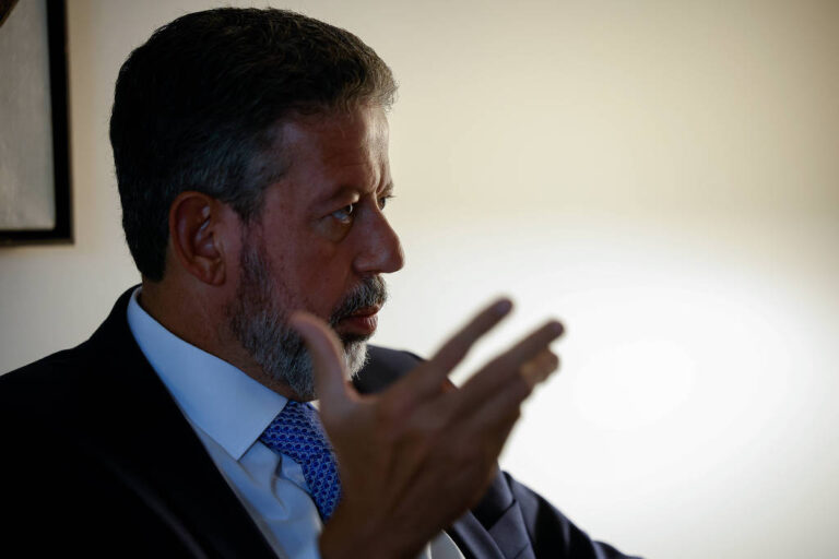 Arthur Lira critica "excessos" da Polícia Federal e delação de Mauro Cid
