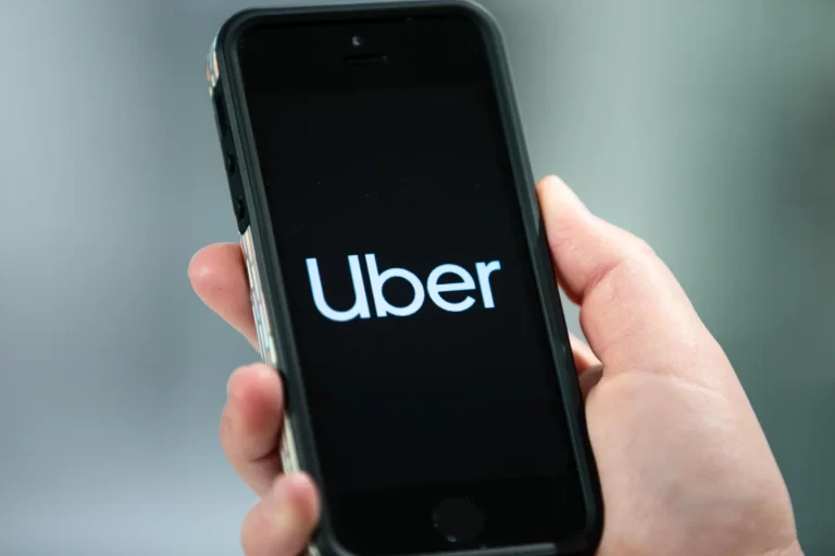 Uber recusa pagar multa e contratar motoristas até esgotar recursos