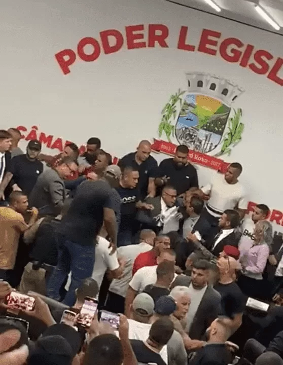 VÍDEO: Briga e tiro marcam sessão na Câmara de Vereadores, no RJ