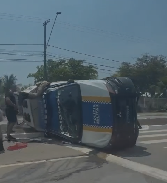 VÍDEO: Viatura da Polícia Militar capota em avenida de Palmas