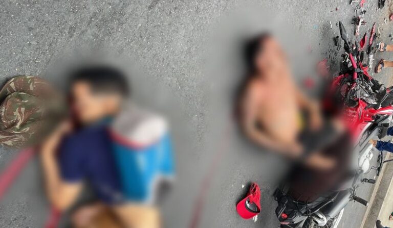 VÍDEOS: Moto bate em traseira de ônibus do transporte coletivo e deixa dois feridos, em Manaus VÍDEOS: Moto bate em traseira de ônibus do transporte coletivo e deixa dois feridos, em Manaus