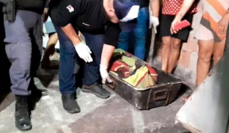 VÍDEO: Homem é executado com 11 tiros dentro da casa da namorada, em Manaus