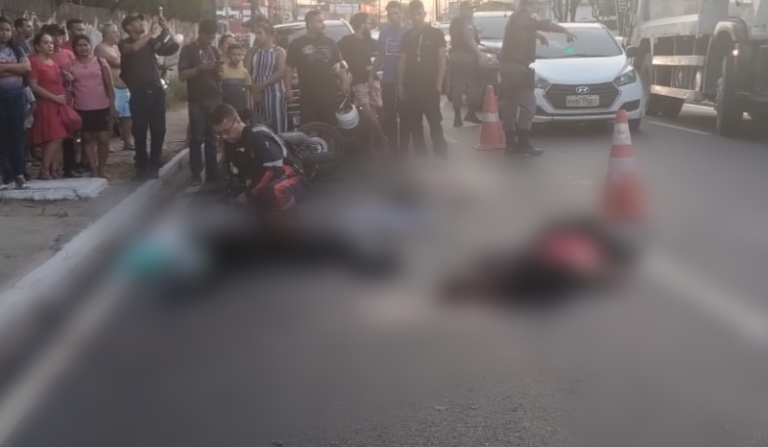 VÍDEO: Motorista por app fica ferido e passageira morre após acidente, em Manaus